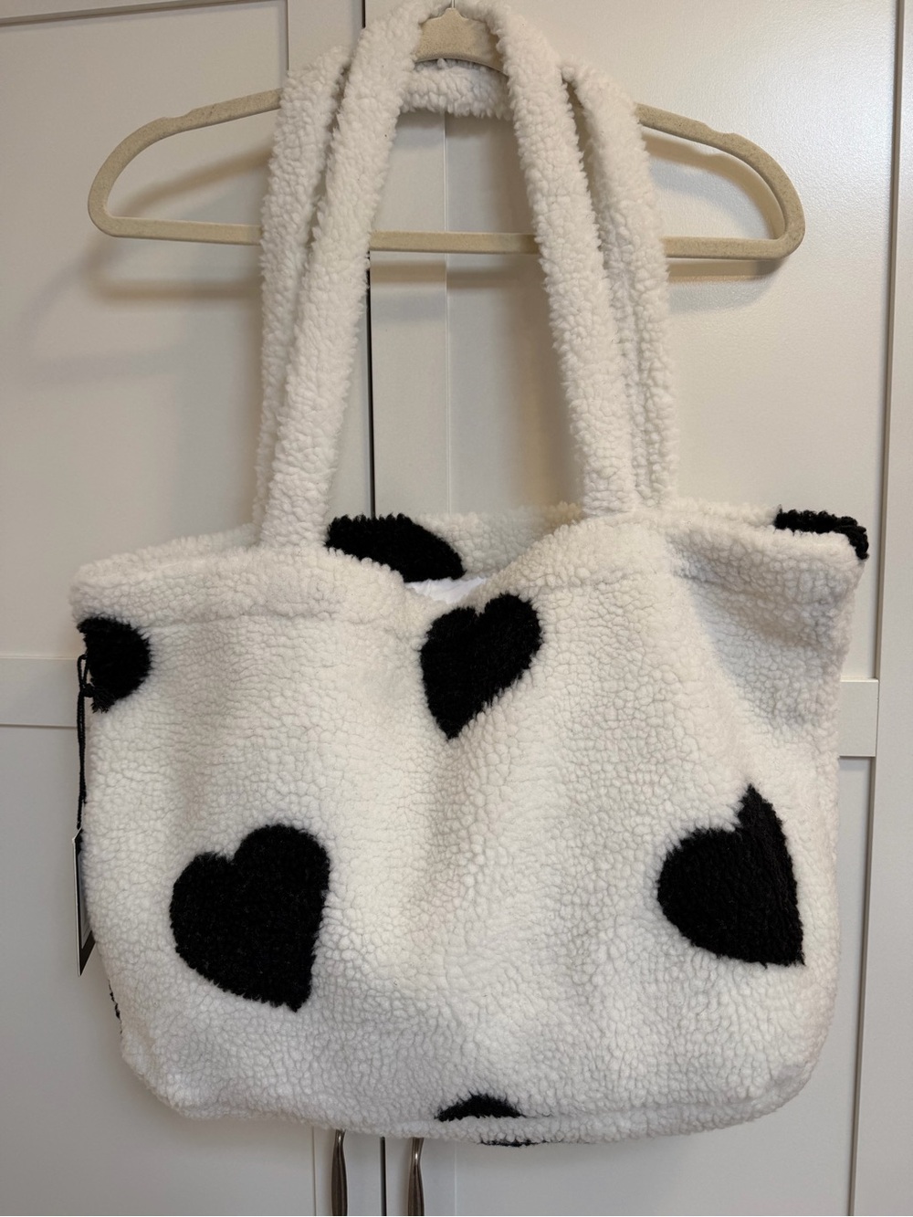 Brunette The Label Sherpa Tote Bag, Cream w/Black Hearts NWT